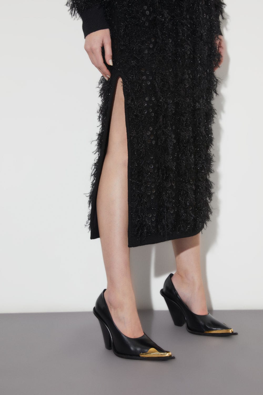 Coven - Saia Midi Tricot Franjado e Bordado Preto