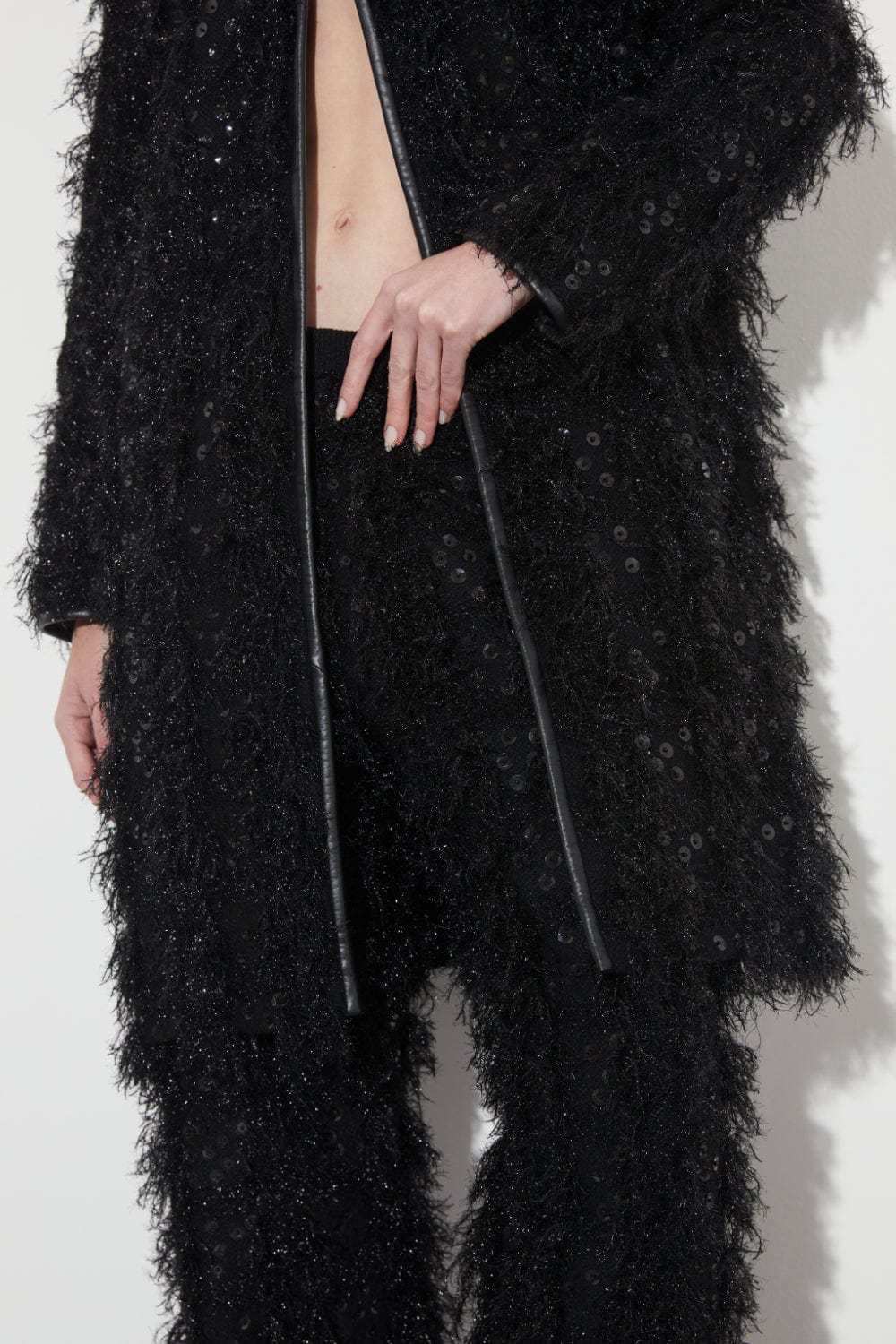 Coven - Calça Reta Tricot Franjado e Bordado Preto