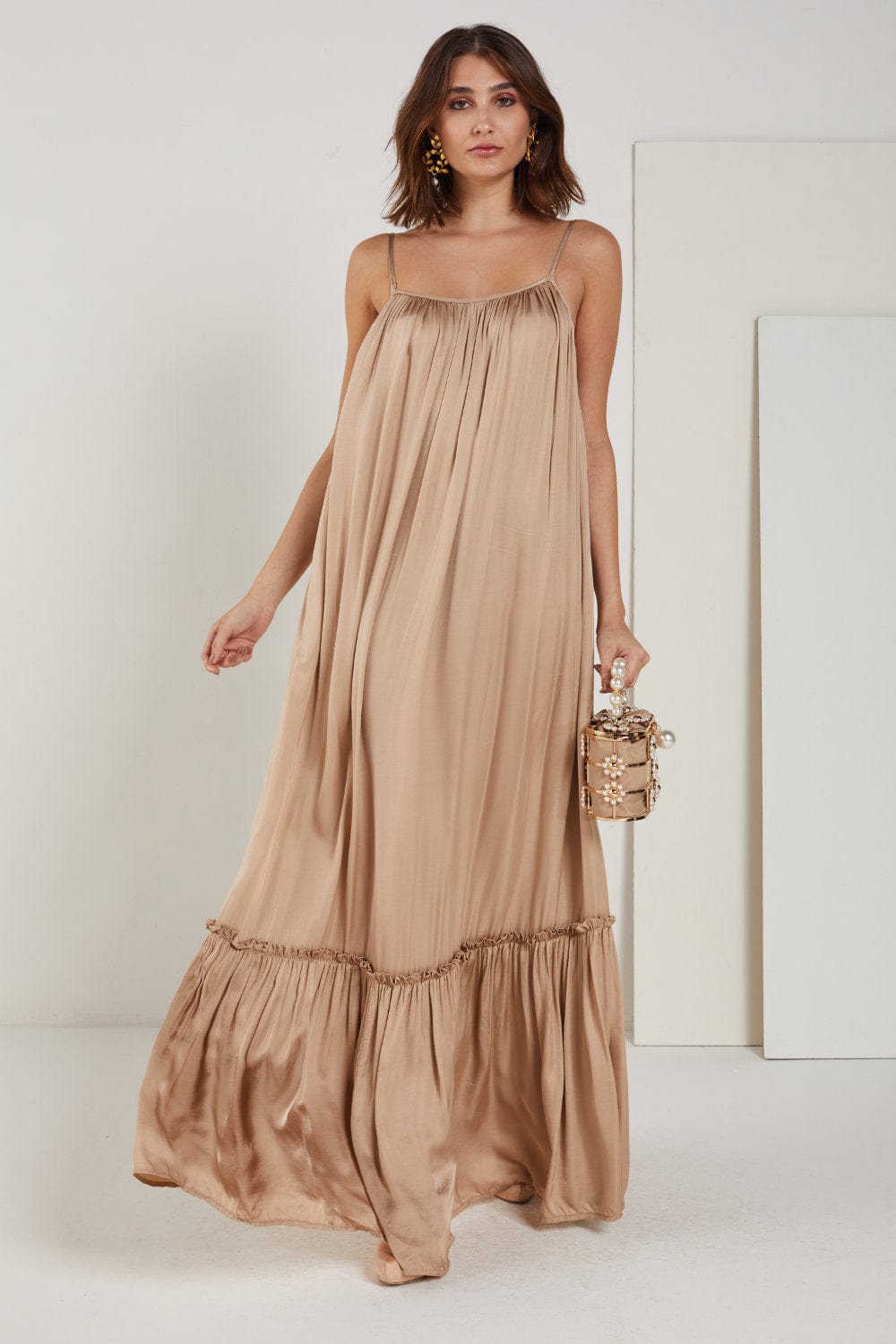 Greek Archaic Kori - Vestido Longo de Alça Fina Flúido Bege