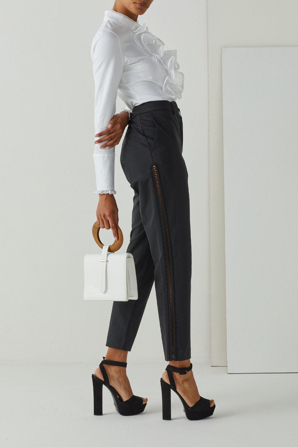 The Shirt  Company London - Camisa Manga Longa com Babado Frontal