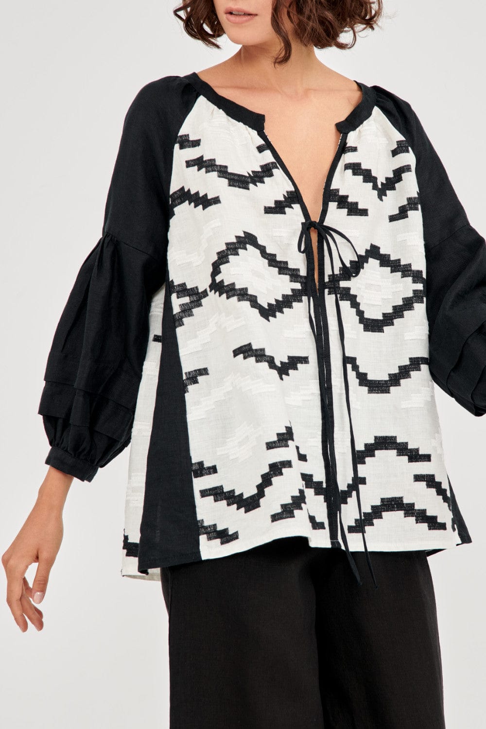 Greek Archaic Kori - Blusa Bata Linho com Manga Longa