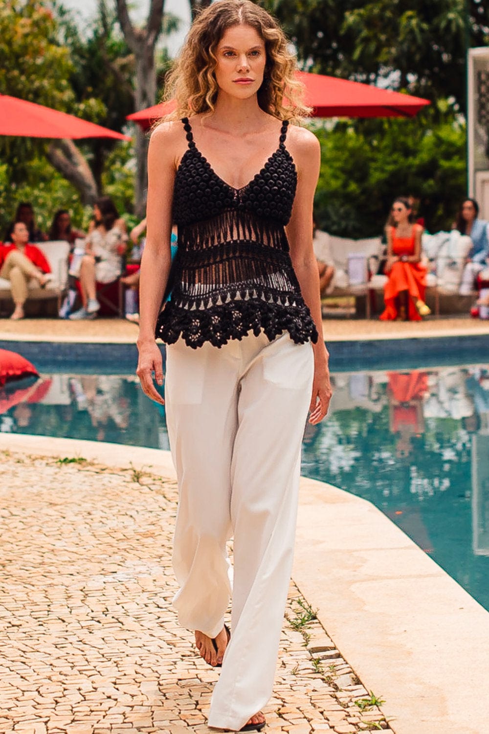 Andrea Almeida - Blusa de Alça Fina em Crochet Ana Botões Preto