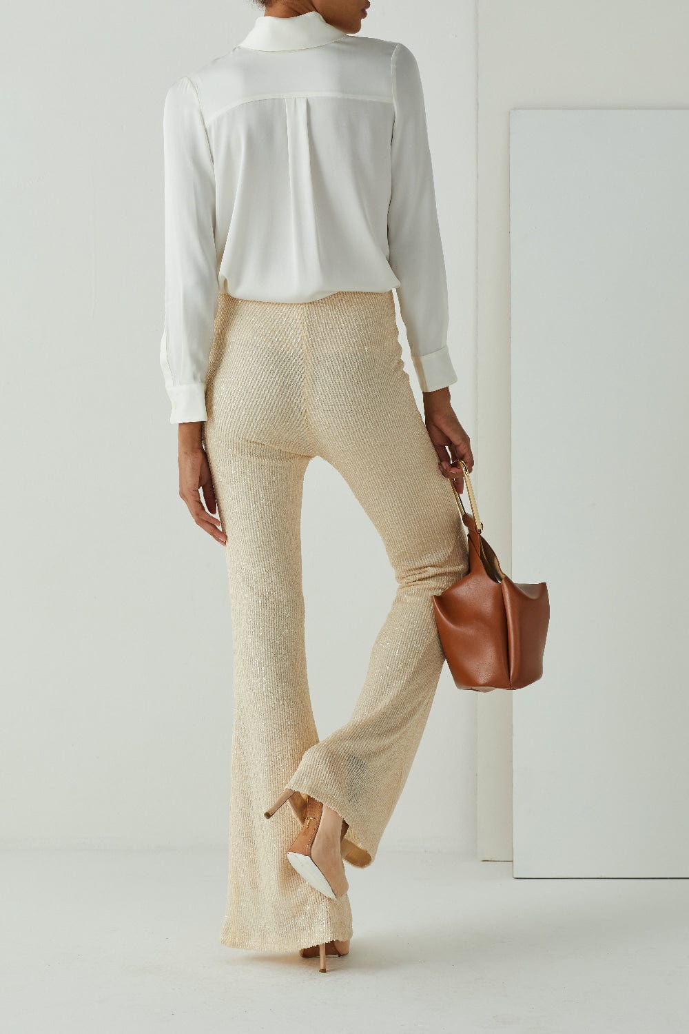 Mianotte - Calça Boot Cut em Paetês Bege