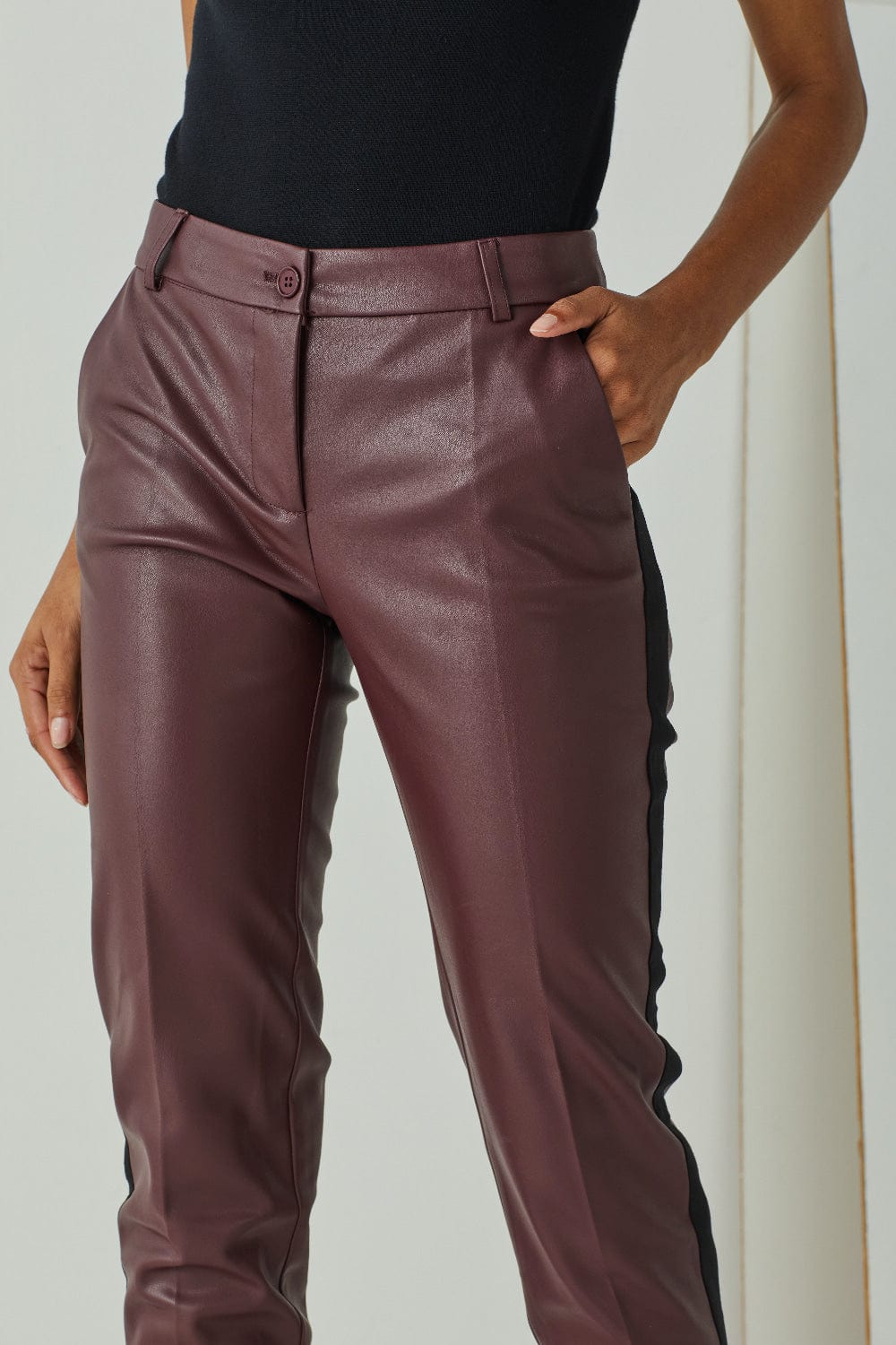 Access - Calça Alfaiataria Faixa Lateral Bordô