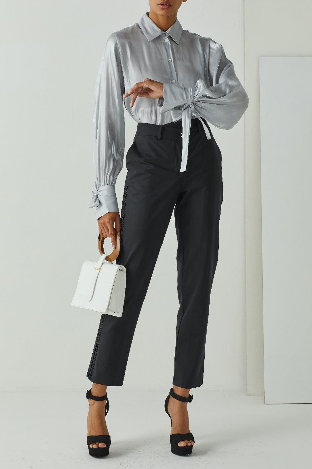 Covert - Camisa Manga Longa Metalizada Laços no Punho