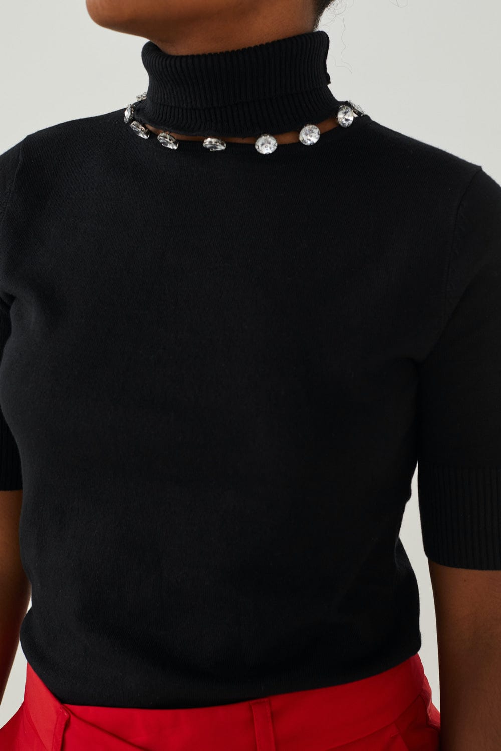 Spell - Blusa Manga Curta Gola Alta com Cristais