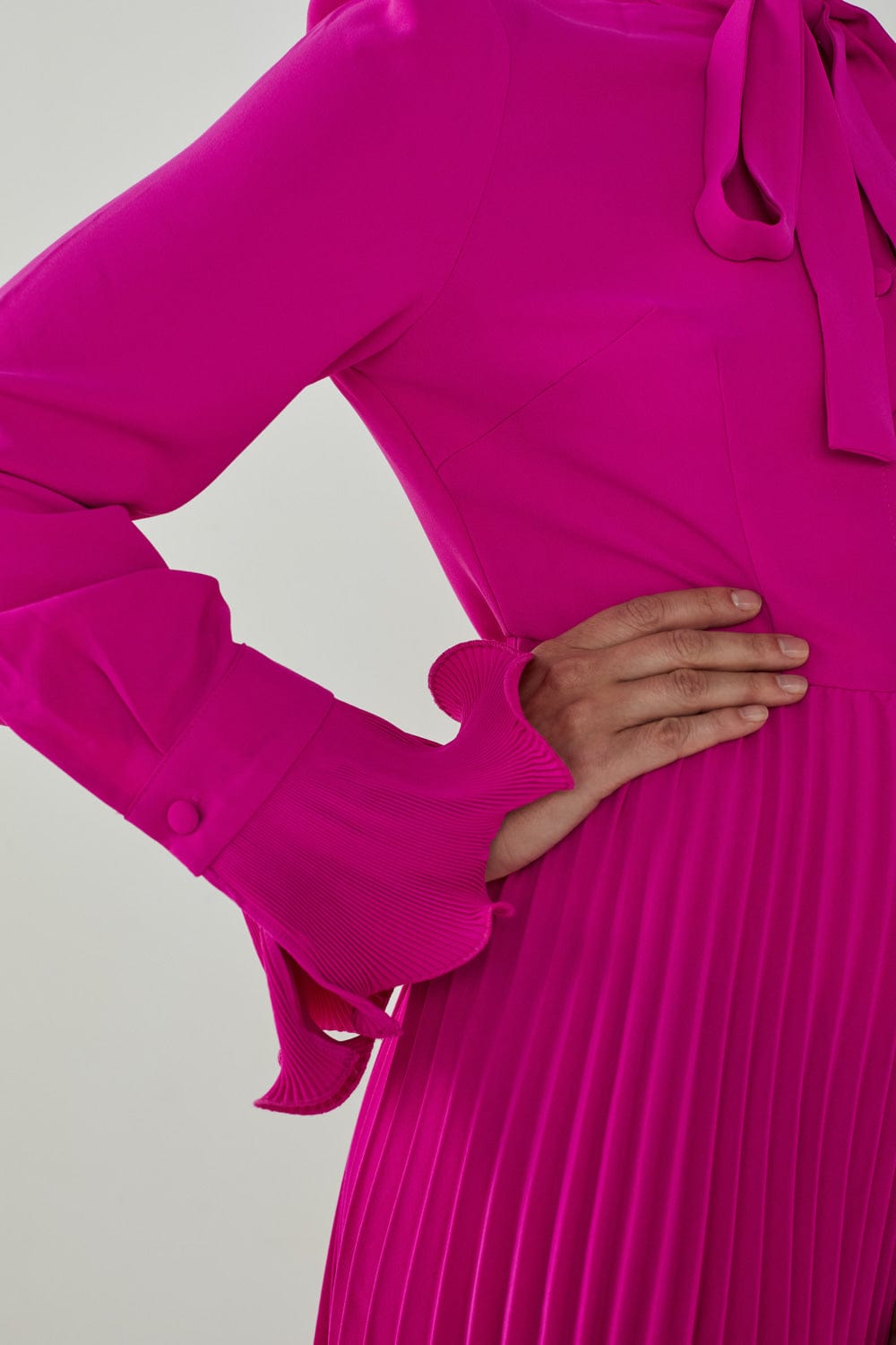 Club - Vestido Midi Manga Longa Seda Fucsia