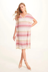 Viviane Furrier - Vestido Curto Kaftan Decote V em Tricot Zig Zag Rosa