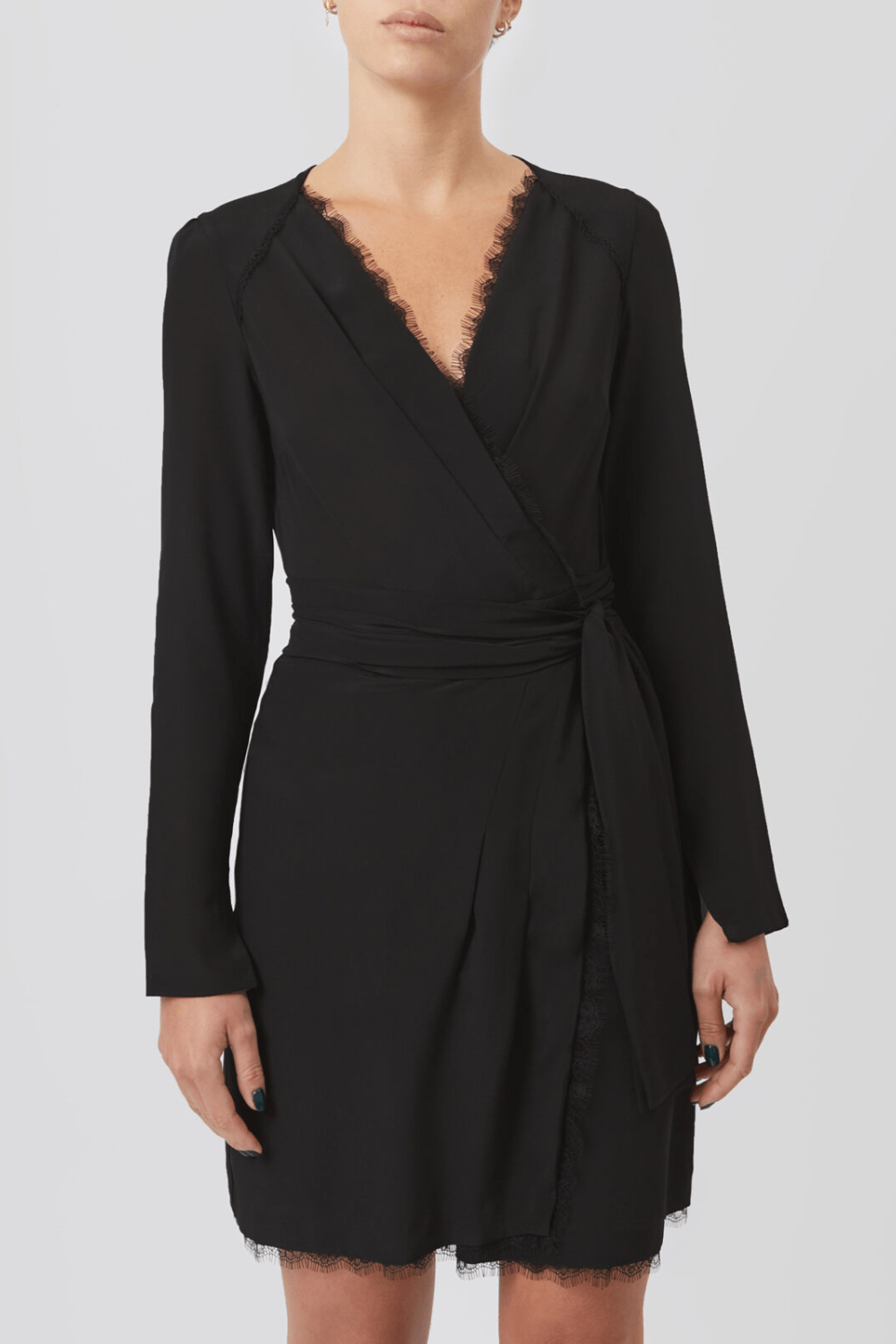 ANT - Vestido Curto Manga Longa Envelope em Seda Preto