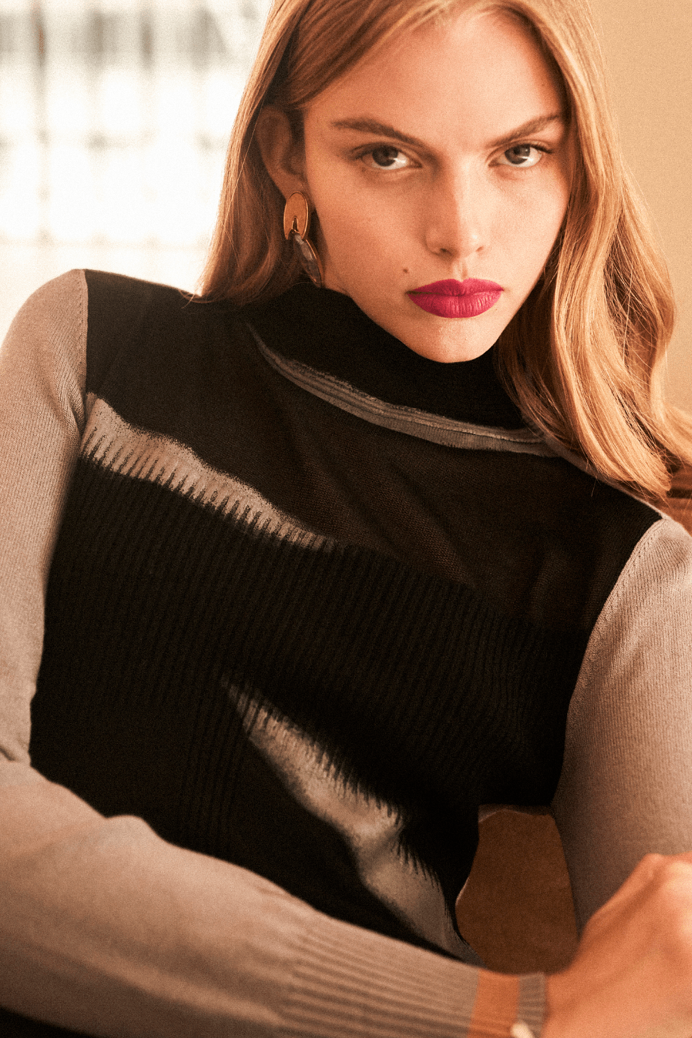 Oblique Creations - Vestido Midi Gola Alta e Manga Longa