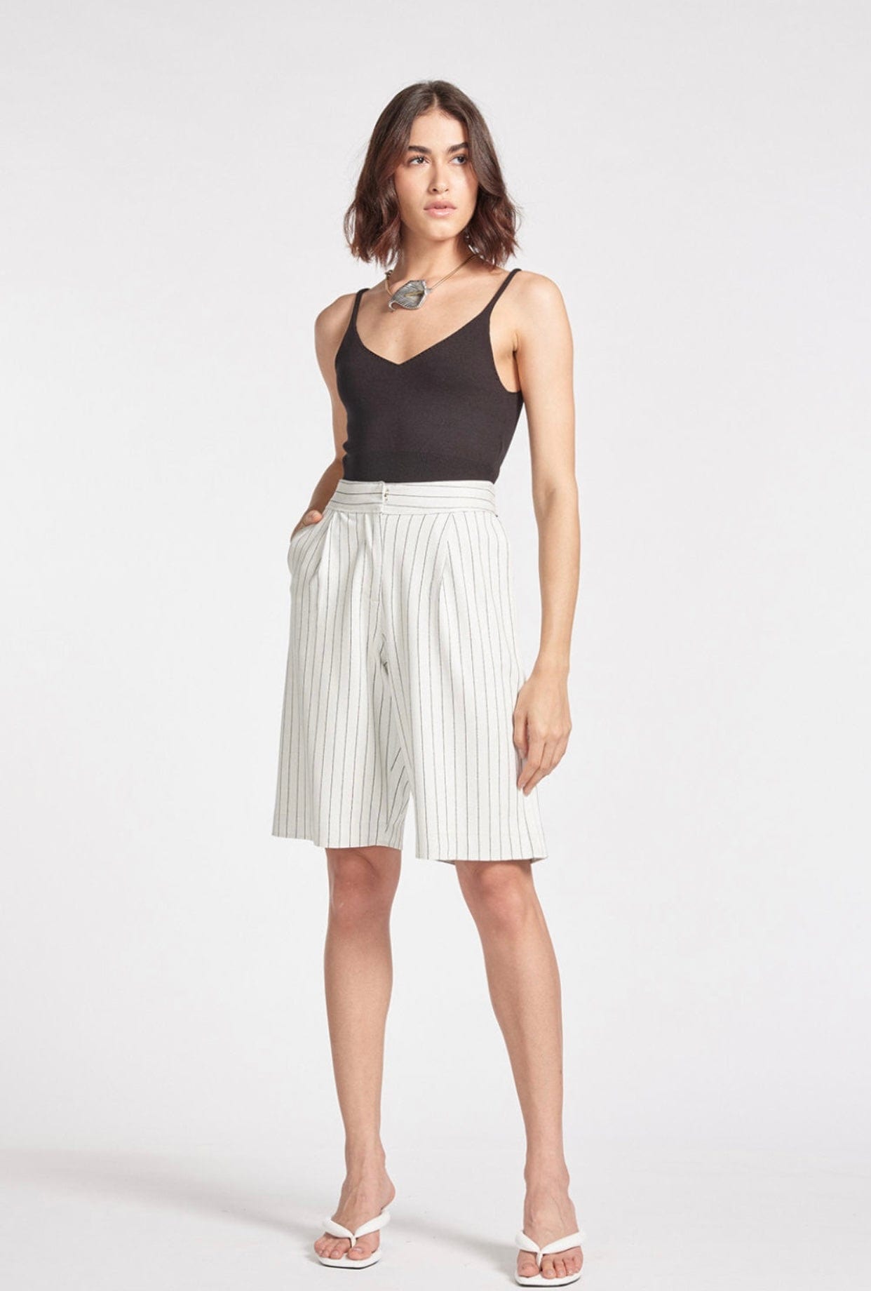 Viviane Furrier - Blusa Cropped Decote V em Tricot